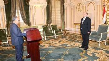 وزير المالية يؤدي اليمني الدستورية
