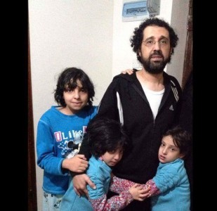 محمد عبدالوهاب الانسي مع ابنائه