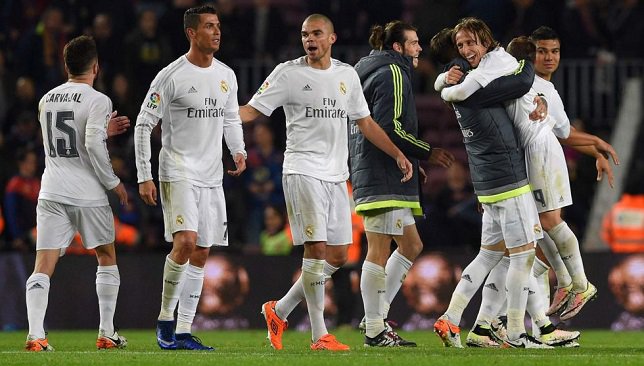 فرحة لاعبي ريال مدريد بالفوز في الكلاسيكو