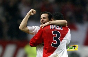 Monaco's French forward Ludovic Giuly (L